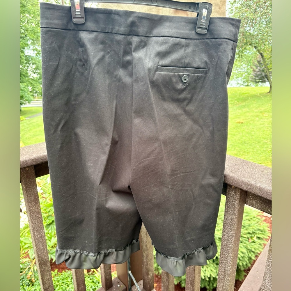 Jones NY Black Bermuda Shorts w/ Ruffle Hem & Tan Sweater Tank w/ Beads Sz 14 L - Picture 3 of 12